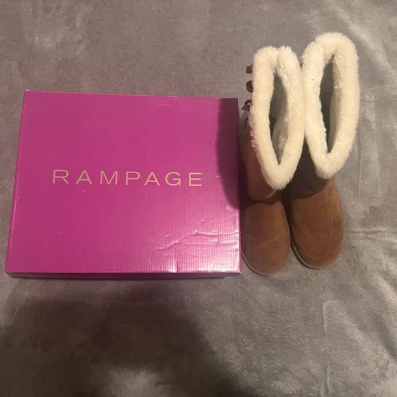 Women’s Fur Boots With Bows Size 8 - Picture 5 of 7